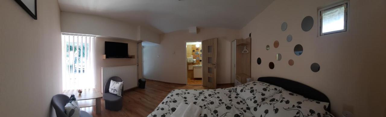 Penzion Marina Pri Slovenskej Restauracii Brezno Bagian luar foto