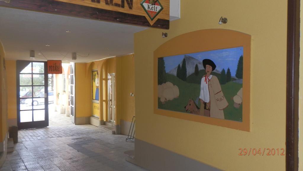 Penzion Marina Pri Slovenskej Restauracii Brezno Ruang foto