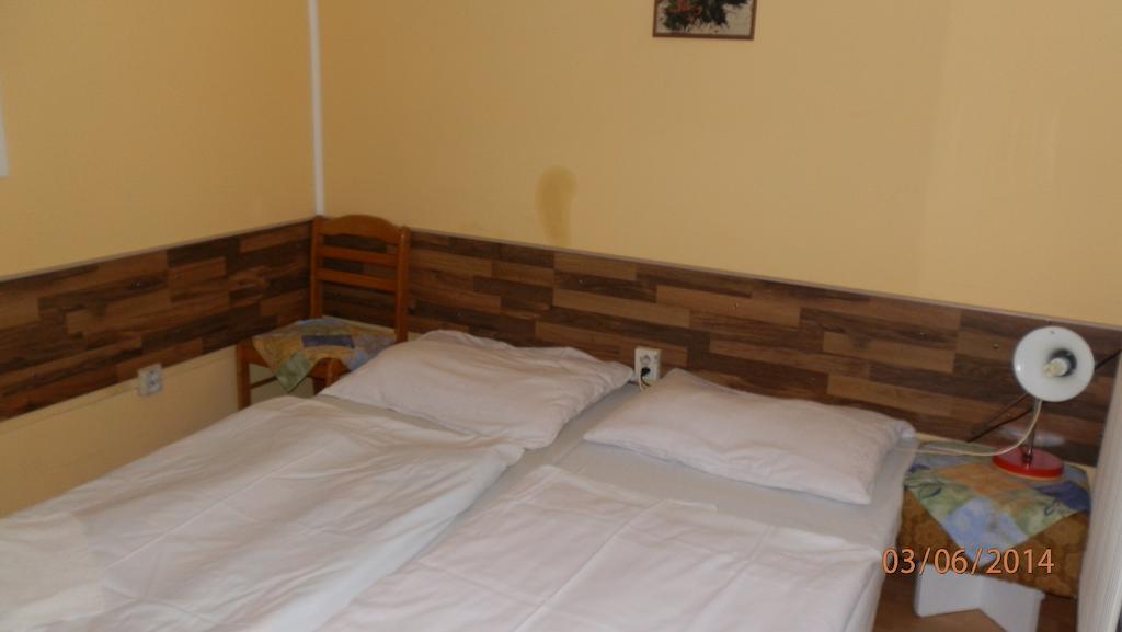 Penzion Marina Pri Slovenskej Restauracii Brezno Ruang foto