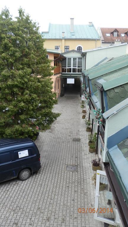 Penzion Marina Pri Slovenskej Restauracii Brezno Ruang foto