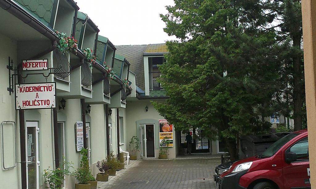 Penzion Marina Pri Slovenskej Restauracii Brezno Ruang foto
