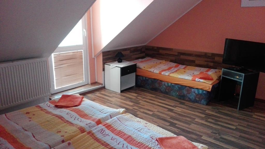 Penzion Marina Pri Slovenskej Restauracii Brezno Bagian luar foto