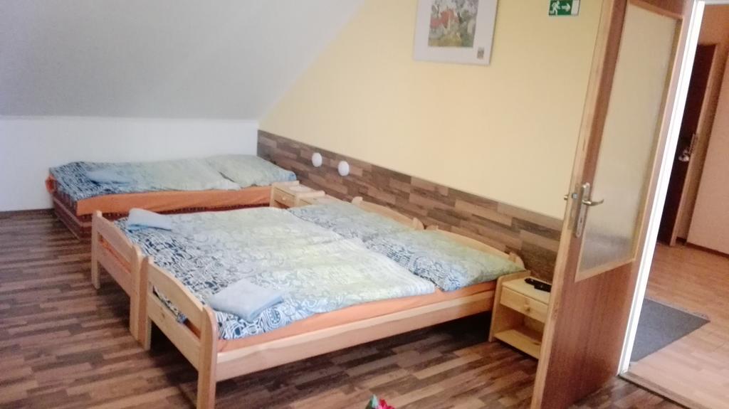 Penzion Marina Pri Slovenskej Restauracii Brezno Bagian luar foto