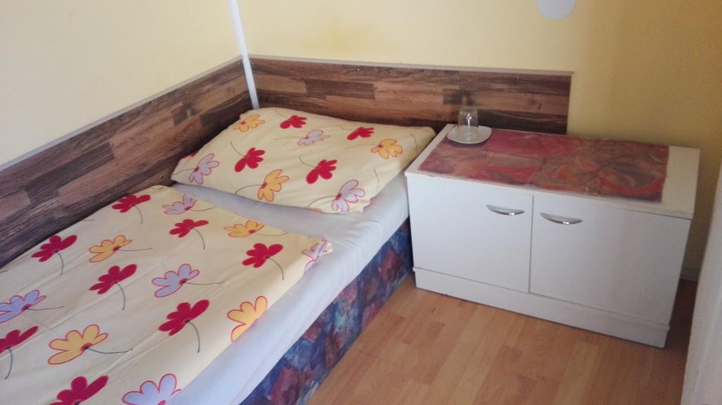 Penzion Marina Pri Slovenskej Restauracii Brezno Bagian luar foto