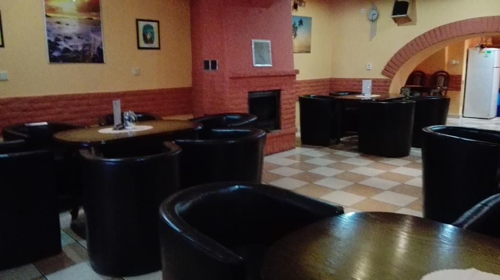 Penzion Marina Pri Slovenskej Restauracii Brezno Bagian luar foto
