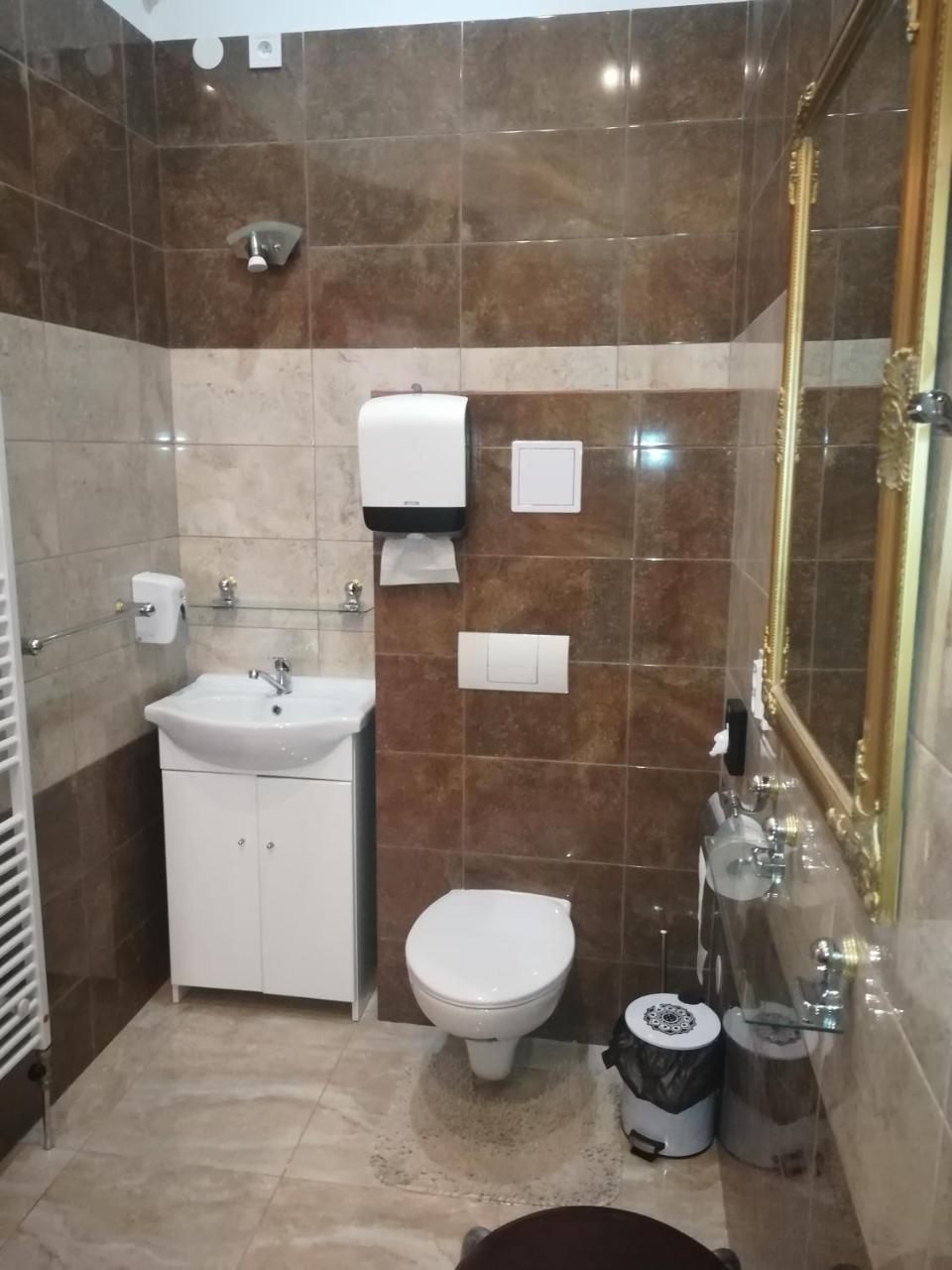 Penzion Marina Pri Slovenskej Restauracii Brezno Bagian luar foto