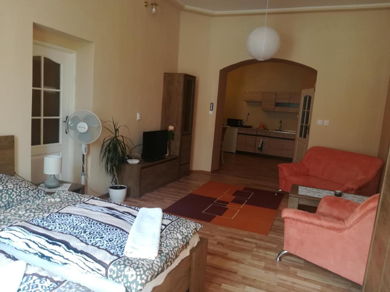 Penzion Marina Pri Slovenskej Restauracii Brezno Bagian luar foto